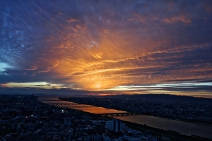 大阪・梅田スカイビルからの夕景写真